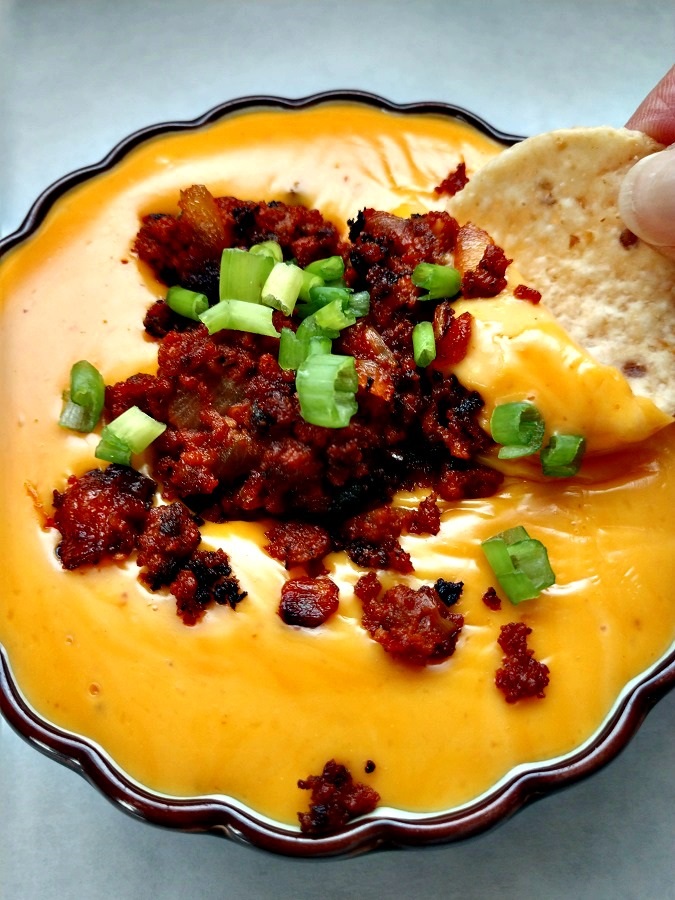 slow cooker queso with chorizo