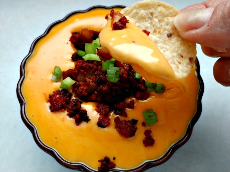 slow cooker queso with chorizo
