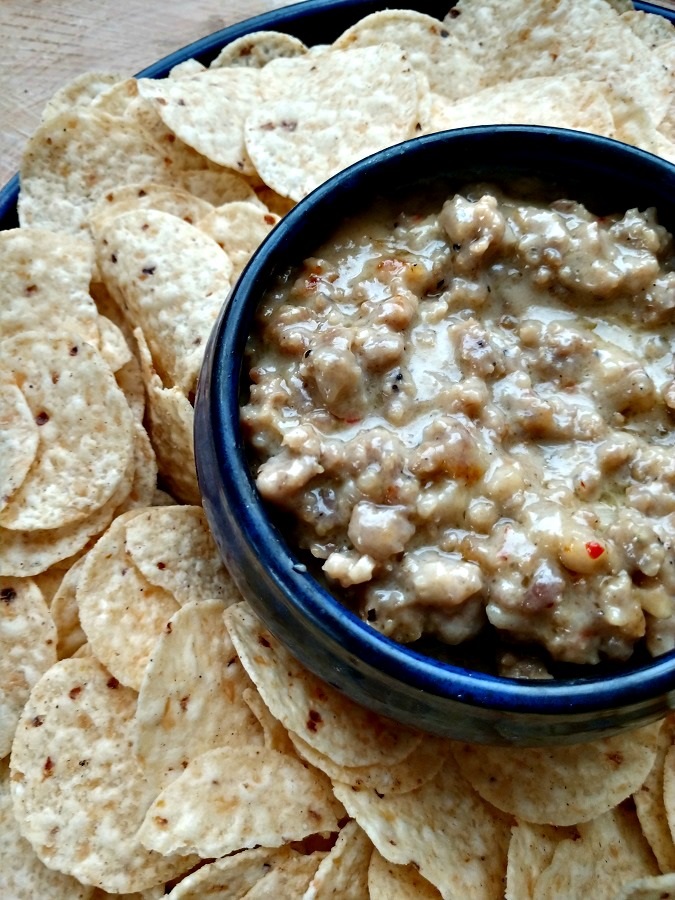 slow cooker sausage & pepper jack queso 