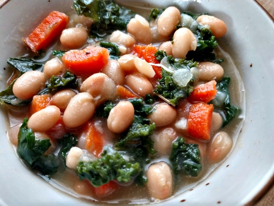 white bean soup with kale