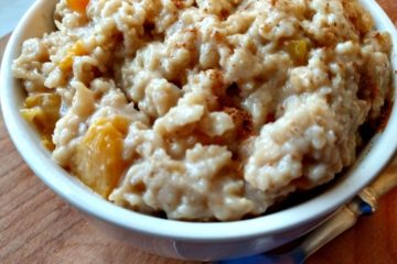 slow cooker spiced peach oatmeal