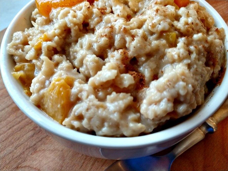 slow cooker spiced peach oatmeal